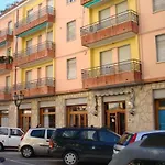Mignon 50 Mt Dalla E Dall'isola Pedonale ホテル 2*