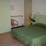 ホテル Mignon 50 Mt Dalla E Dall'isola Pedonale 2*
