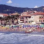 Mignon 50 Mt Dalla E Dall'isola Pedonale アラッシオ