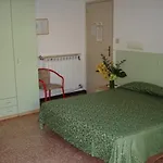 ホテル Mignon 50 Mt Dalla E Dall'isola Pedonale 2*