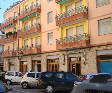 Mignon 50 Mt Dalla E Dall'isola Pedonale Szálloda 2*
