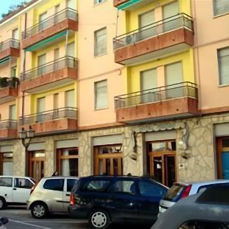Mignon 50 Mt Dalla E Dall'isola Pedonale アラッシオ