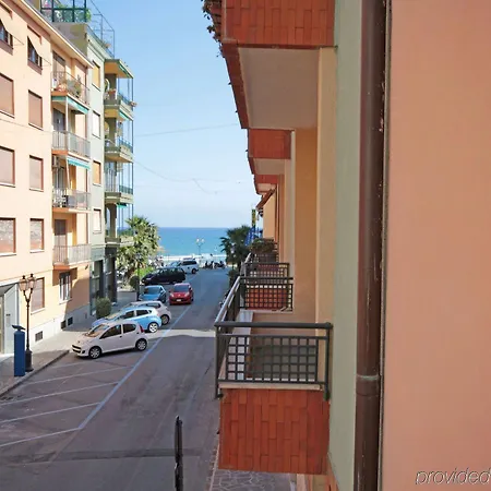ホテル Mignon 50 Mt Dalla E Dall'isola Pedonale