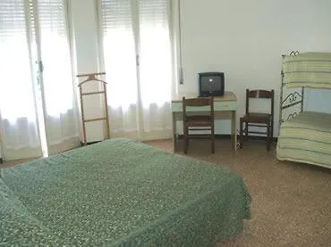 Mignon 50 Mt Dalla E Dall'isola Pedonale 酒店