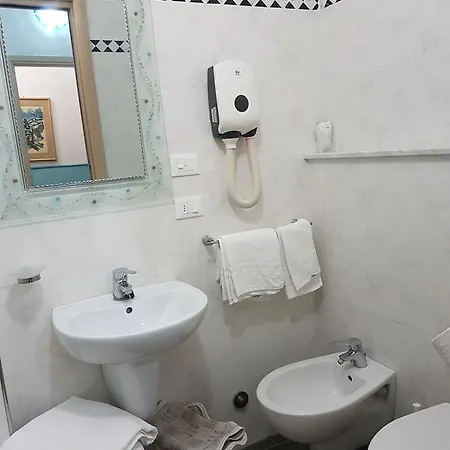 Szálloda Mignon 50 Mt Dalla E Dall'isola Pedonale 2*