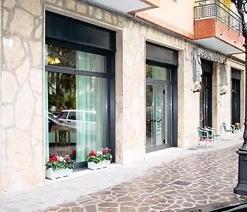 ホテル Mignon 50 Mt Dalla E Dall'isola Pedonale 2*